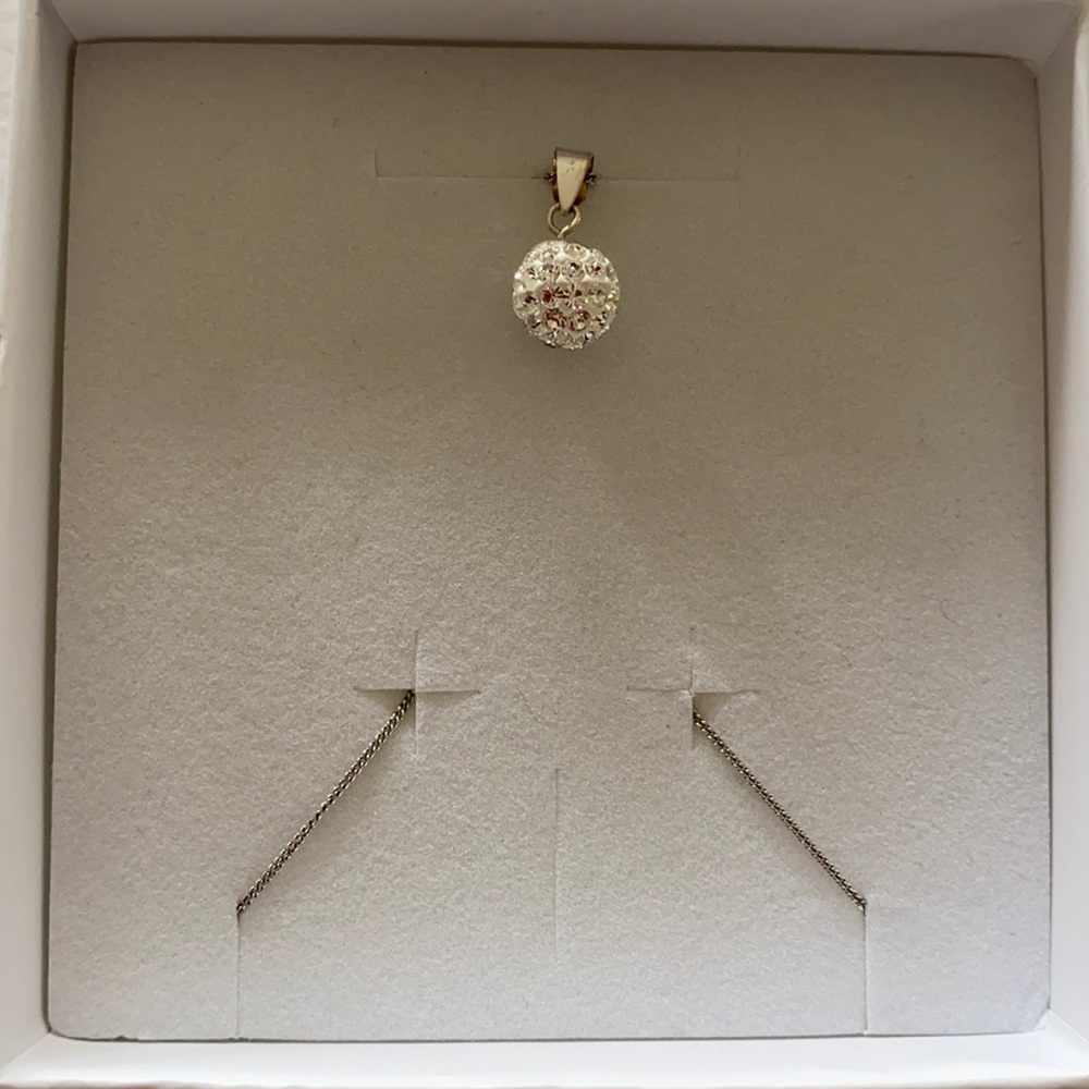Magnolia silver necklace
